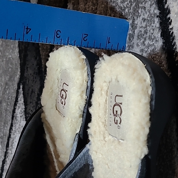 UGG LEATHER SHEEPSKIN STUDDED HEEL CLOGS - Picture 8 of 12